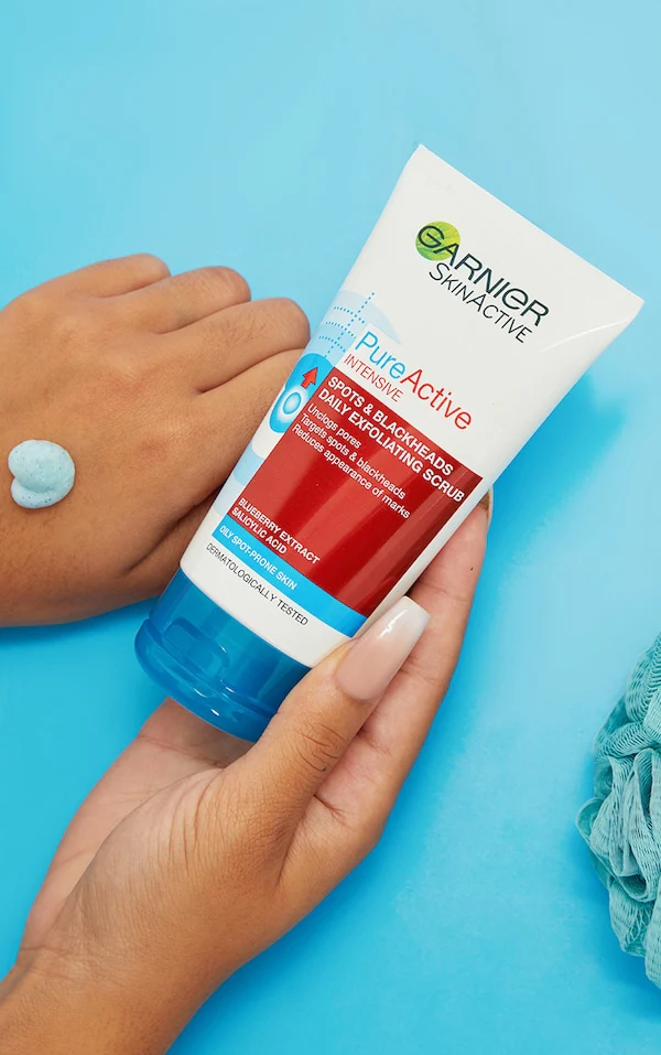 Garnier Pure Active Exfoliating Spots Face Scrub 150ml - Image 2